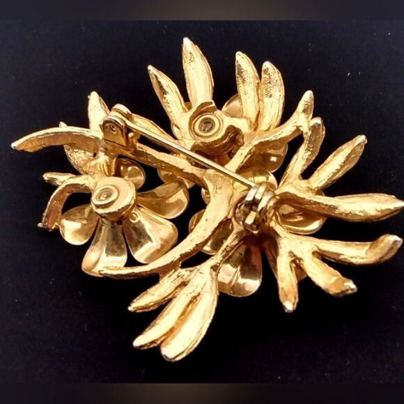 Gold Floral Vintage Flower's With Pearls - Picture 8 of 9